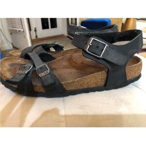 Birkenstock black sandals
Size: 40
Classic, comfy, and built to last—